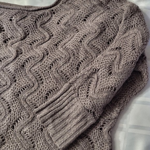 LAUREN CONRAD LC WOMEN'S LONG SLEEVE SWEATER SIZE MEDIUM WINTER FASHION WEAR - Picture 2 of 16